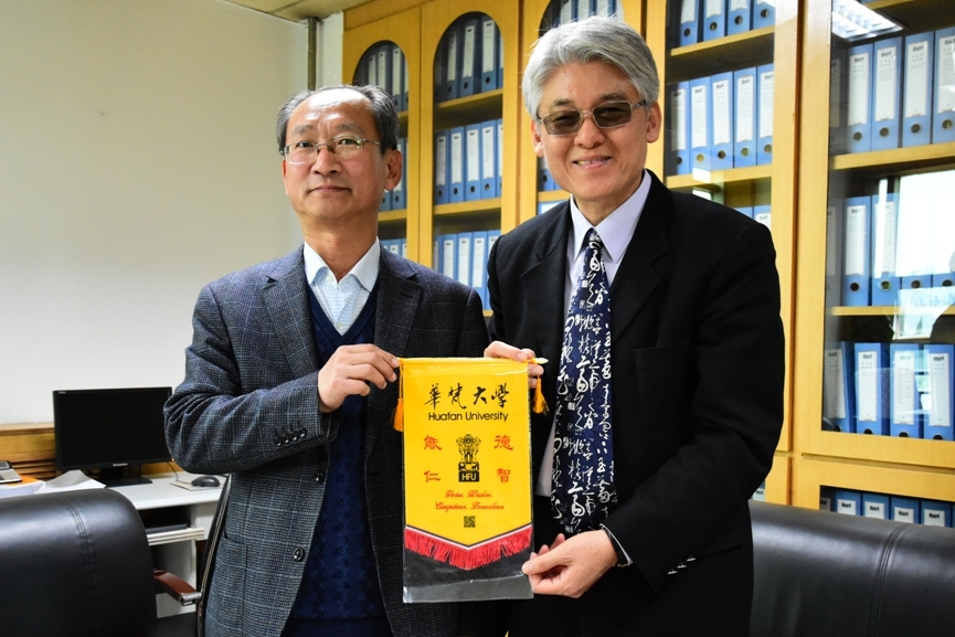 高校長一行4月5日前往臨汾市山西師範大學參訪，由車文明副校長接待，參訪結束留下珍貴合照