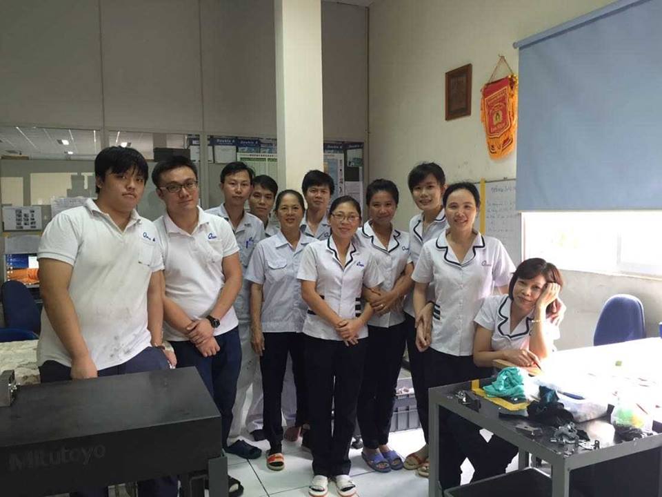 電子工程學系陳緯哲、呂御綸同學在越南大倉公司實習狀況。