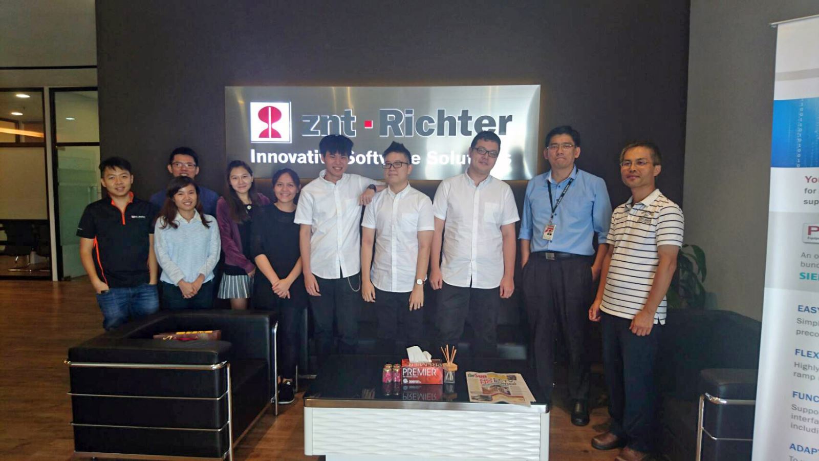 電子工程學系李浩哲、林盛弘同學在馬來西亞檳城的znt Centers for New Technologies公司實習，電子工程學系陳淮義主任特別前往該公司關心同學的實習狀況。