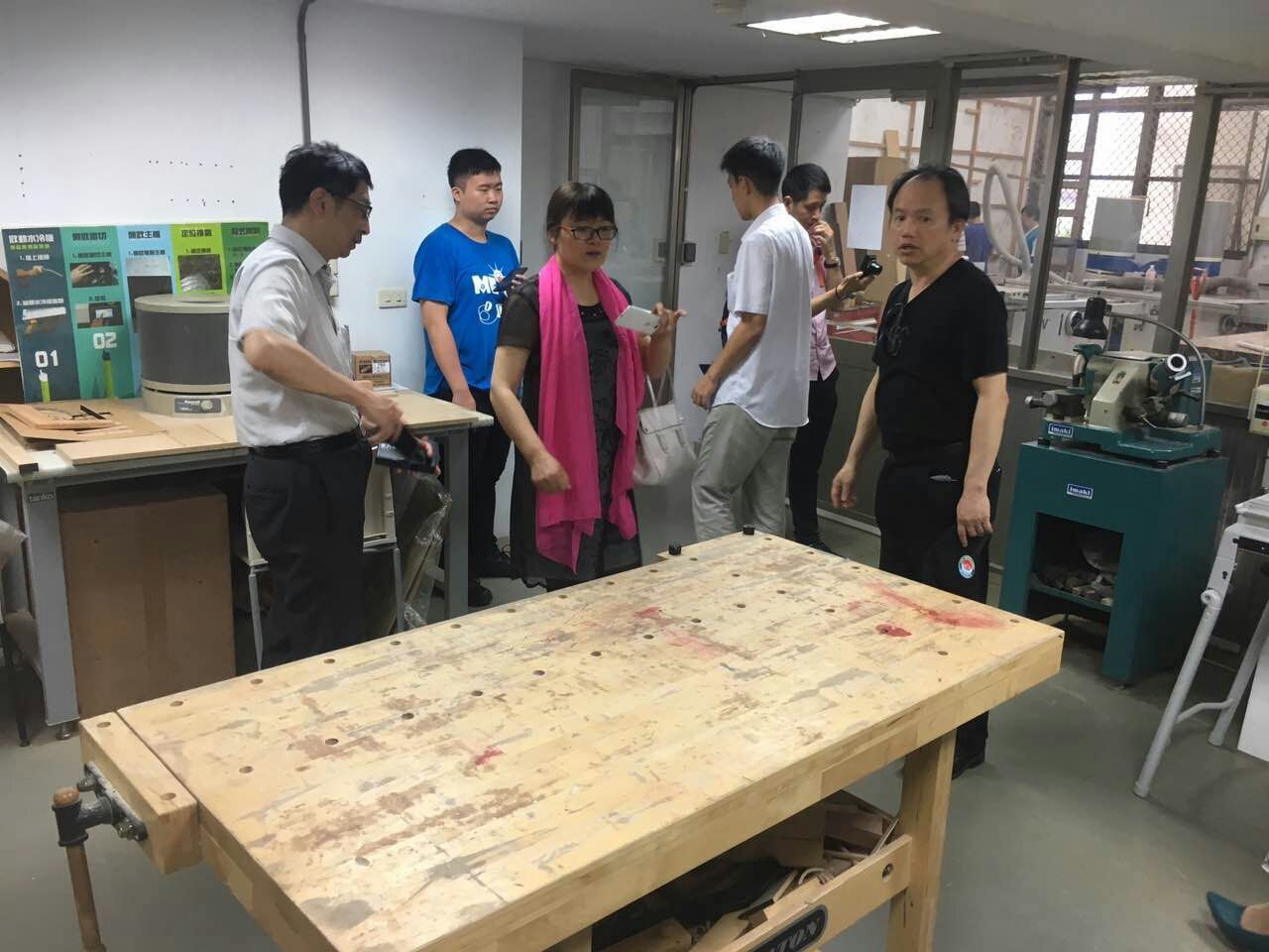 參觀校級工廠。
