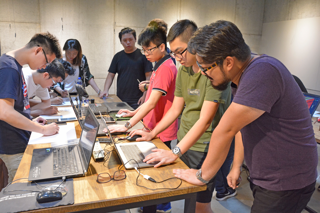 華梵大學工業設計學系交通工具設計組同學沒有暑假，全力衝刺，準備9月上海參展。