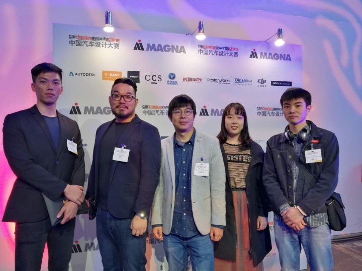 本校工業設計學系交通工具設計組三年級黃源維同學(左一)，以作品”Encounter概念車”，入圍「中國汽車設計大賽」(Car Design Awards China)。黃源維與指導老師李聖恩老師(左二)特別赴大陸參加2018年4月24日於北京798藝術區舉行的決賽頒獎晚會，並與同時入圍的華梵姊妹校天津理工大學藝術學院張旭教授(中)團隊深度交流。