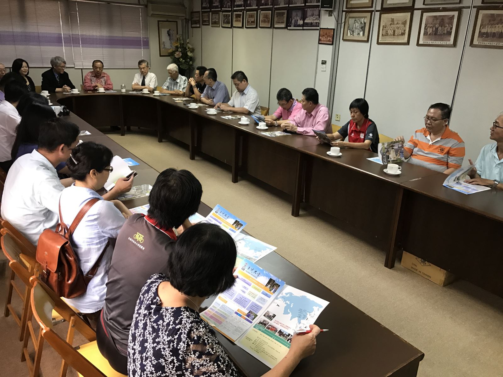 高柏園校長率團赴馬來西亞招生，於12月6日在古晉佛教居士林蔡明田林長協助下召開記者會。
