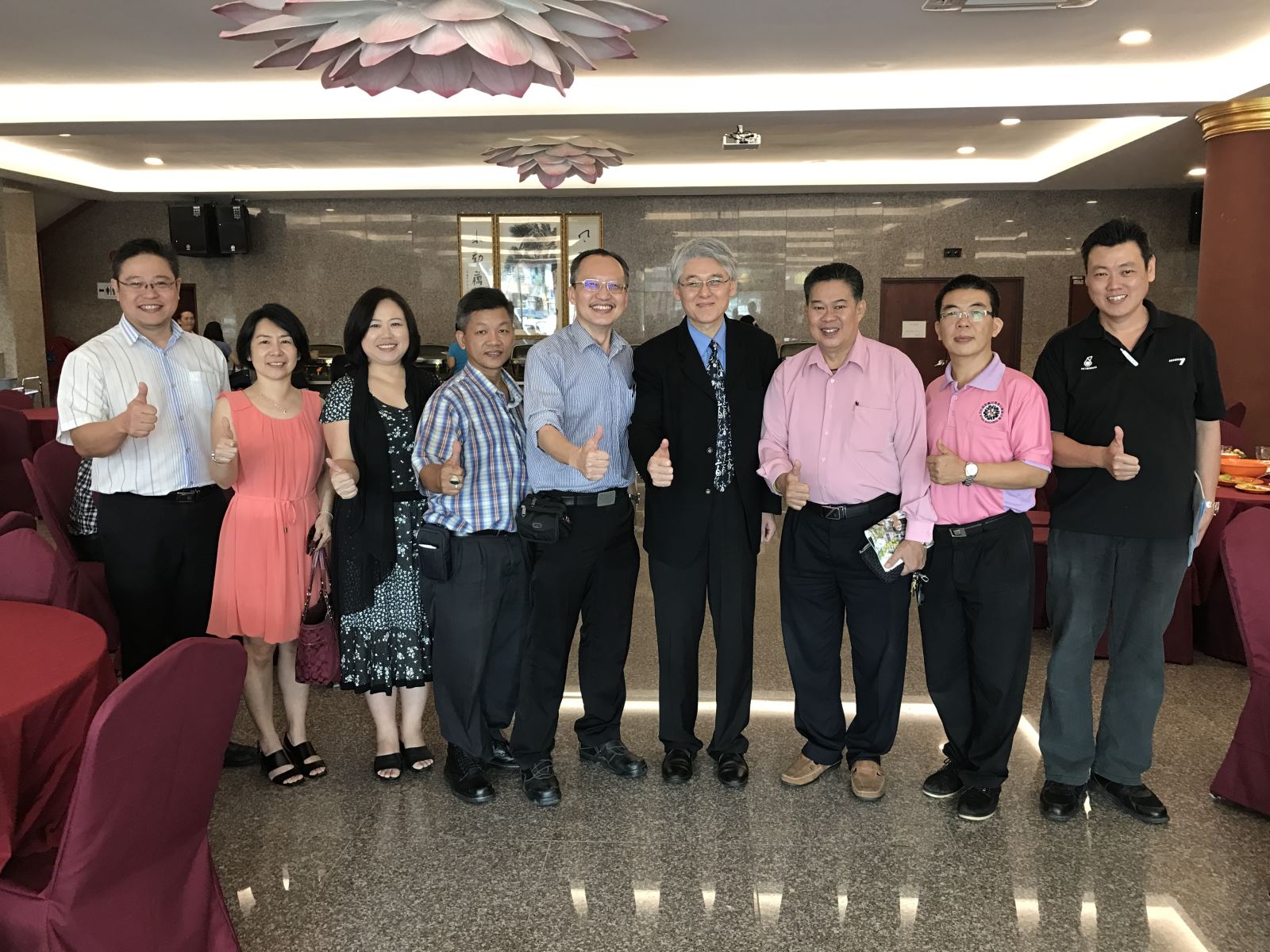高柏園校長一行與馬來西亞留台聯總師長合影。